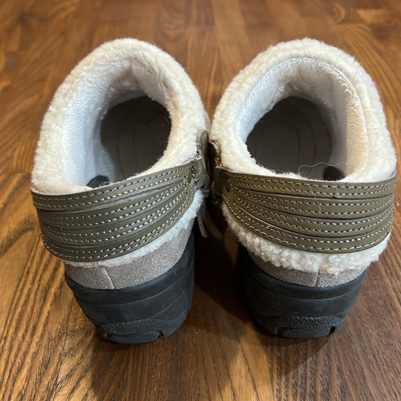 Women’s Eddie Bauer clogs - Picture 3 of 7